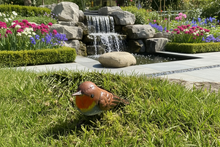 Load image into Gallery viewer, Handmade powder coated metal bird Robin