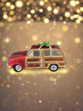 Charger l'image dans la galerie, Glass Christmas truck with christmas tree Christmas bauble tree hanging decoration/christmas/seasonal/ glass hanging item - Marissa's Garden & Gift