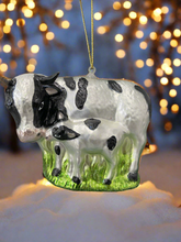 Afbeelding in Gallery-weergave laden, Christmas cow and calf bauble tree hanging decoration/christmas/seasonal/ glass hanging item - Marissa's Garden & Gift
