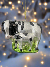 Afbeelding in Gallery-weergave laden, Christmas cow and calf bauble tree hanging decoration/christmas/seasonal/ glass hanging item - Marissa's Garden & Gift