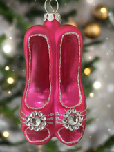 Indlæs billede til gallerivisning Glass Christmas pink high heels Christmas bauble tree hanging decoration/christmas/seasonal/ glass hanging item - Marissa's Garden & Gift