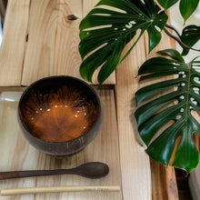 Afbeelding in Gallery-weergave laden, Handmade hand painted orange feather design food safe coconut bowl and spoon Set with free gift bamboo straw and gift box - Marissa's Garden & Gift
