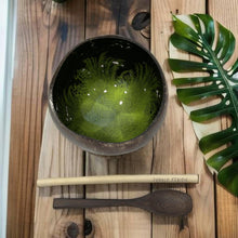 Indlæs billede til gallerivisning Handmade hand painted green feather design food safe coconut bowl and spoon Set with free gift bamboo straw and gift box - Marissa's Garden & Gift
