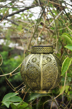 Afbeelding in Gallery-weergave laden, Moroccan Solar Powered Antique gold brushed lantern - Marissa's Garden & Gift
