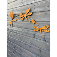 Afbeelding in Gallery-weergave laden, Rustic dragonfly garden/outdoor wall art - Marissa's Garden & Gift