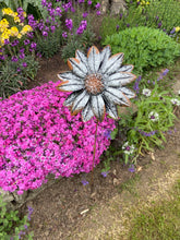 Afbeelding in Gallery-weergave laden, Handmade garden/outdoor sunflower metal garden ornament rusty and silver 89cm - Marissa's Garden & Gift