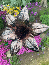Charger l'image dans la galerie, Handmade bronze Lily metal garden/outdoor flower for outdoors/garden 125cm - Marissa's Garden & Gift