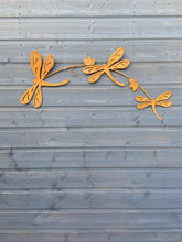 Indlæs billede til gallerivisning Rustic dragonfly garden/outdoor wall art - Marissa's Garden & Gift