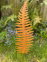 Indlæs billede til gallerivisning Handmade rusty garden/outdoor rusty fern leaf 99cm - Marissa's Garden & Gift