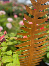 Indlæs billede til gallerivisning Handmade rusty garden/outdoor rusty fern leaf 99cm - Marissa's Garden & Gift