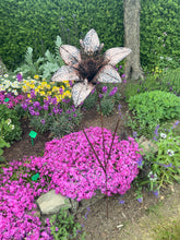 Charger l'image dans la galerie, Handmade bronze Lily metal garden/outdoor flower for outdoors/garden 125cm - Marissa's Garden & Gift