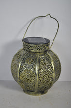 Afbeelding in Gallery-weergave laden, Moroccan Solar Powered Antique gold brushed lantern - Marissa's Garden & Gift