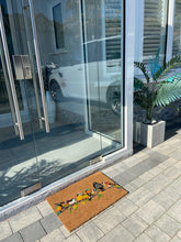 Afbeelding in Gallery-weergave laden, Doormat Indoor / Outdoor | Non Slip Bold Bird Design Entrance Welcome Mat (line of birds)60 x 40 x 20cm - Marissa's Garden & Gift