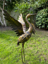 Laden Sie das Bild in den Galerie-Viewer, Small Bronze Metal with gold brush Heron Garden Statue with wings up 70cm with ground peg
