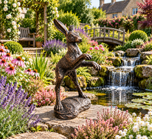 Laden Sie das Bild in den Galerie-Viewer, Boxing hare bronze polyresin sculpture 39cm

