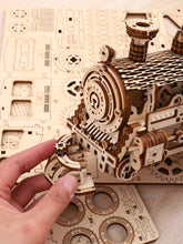 Afbeelding in Gallery-weergave laden, DIY Model wooden kit train - Marissa&#39;s Garden &amp; Gift
