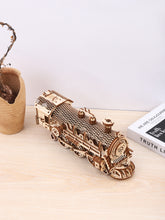 Afbeelding in Gallery-weergave laden, DIY Model wooden kit train - Marissa&#39;s Garden &amp; Gift
