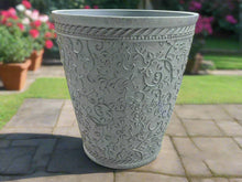 Charger l&#39;image dans la galerie, 29cm Blenheim pale blue flower pot - Marissa&#39;s Garden &amp; Gift
