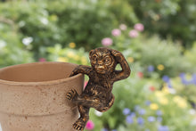 Load image into Gallery viewer, Polyresin pair of bronze coloured monkey pot hangers
