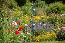 Load image into Gallery viewer, Handmade powder coated poppy’s on a stake 120cm
