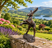 Laden Sie das Bild in den Galerie-Viewer, Boxing hare bronze polyresin sculpture 39cm
