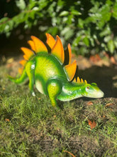 Charger l&#39;image dans la galerie, Garden sculpture dinosaur Stegosaurus - Marissa&#39;s Garden &amp; Gift
