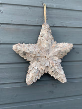 Afbeelding in Gallery-weergave laden, Handmade Hanging star wreath35 x 35 x 10cm Christmas/seasonal hanging wreath
