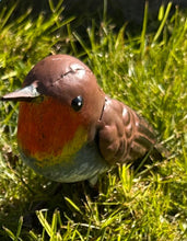 Load image into Gallery viewer, Handmade powder coated metal bird Robin - Marissa's Garden &amp; Gift
