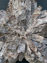 Afbeelding in Gallery-weergave laden, Handmade Hanging star wreath35 x 35 x 10cm Christmas/seasonal hanging wreath
