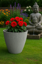 Charger l&#39;image dans la galerie, 30cm Hampton white coloured flower pot - Marissa&#39;s Garden &amp; Gift
