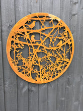 Indlæs billede til gallerivisning Handmade rusty 60cm wall plaque of blackbird, wren and hedgerow Wall Plaque, Rusted Aged Metal indoor/ outdoor Garden Wall Art
