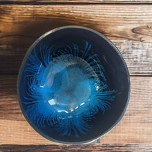 Charger l&#39;image dans la galerie, Handmade hand painted blue feather design food safe coconut bowl and spoon Set with free gift bamboo straw and gift box
