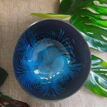 Laden Sie das Bild in den Galerie-Viewer, Handmade hand painted blue feather design food safe coconut bowl and spoon Set with free gift bamboo straw and gift box
