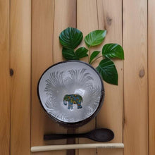 Charger l&#39;image dans la galerie, Handmade hand painted white and silver with elephant  design food safe coconut bowl and spoon Set with free gift bamboo straw and gift box
