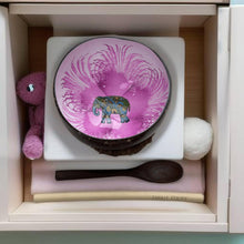Afbeelding in Gallery-weergave laden, Handmade hand painted white and pink with elephant  design food safe coconut bowl and spoon Set with free gift bamboo straw and gift box
