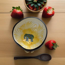 Laden Sie das Bild in den Galerie-Viewer, Handmade hand painted white and yellow with elephant  design food safe coconut bowl and spoon Set with free gift bamboo straw and gift box
