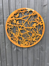 Indlæs billede til gallerivisning Handmade rusty 60cm wall plaque of blackbird, wren and hedgerow Wall Plaque, Rusted Aged Metal indoor/ outdoor Garden Wall Art
