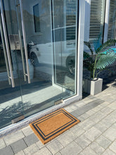 Afbeelding in Gallery-weergave laden, Door Mats Indoor / Outdoor | Non Slip simple border Design Entrance Welcome Mat (dark grey border) 60 x 40 x 20cm

