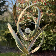 Laden Sie das Bild in den Galerie-Viewer, Knightsbridge verdigris solar wind spinner
