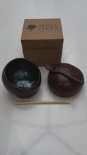 Video laden en afspelen in Gallery-weergave, Handmade hand painted blue leaf design food safe coconut bowl and spoon Set with free gift bamboo straw and gift box
