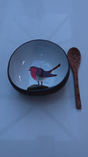 Video laden en afspelen in Gallery-weergave, Handmade Robin coconut bowl
