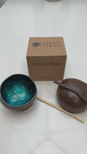 Laden und Abspielen von Videos im Galerie-Viewer, Handmade hand painted turquoise feather design food safe coconut bowl and spoon Set with free gift bamboo straw and gift box
