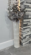 Charger et lire la vidéo dans la visionneuse de la Galerie, Grand vase en bambou blanc 60cm vase de sol ou vase de table
