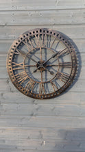 Indlæs og afspil video i gallerivisning Oversized Bronze Skeleton outdoor/indoor clock 61cm
