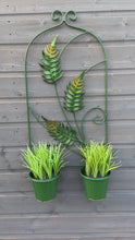 Video laden en afspelen in Gallery-weergave, Green leaf design fern metal flowerpot wall planter with two pots measuring Height 66cm x Width 41cm pots width 16cm for outdoors.
