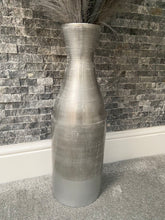 Laden Sie das Bild in den Galerie-Viewer, Silber &amp; Schwarz Flasche Bambus hohe Vase 47cm Bodenvase oder Tischvase
