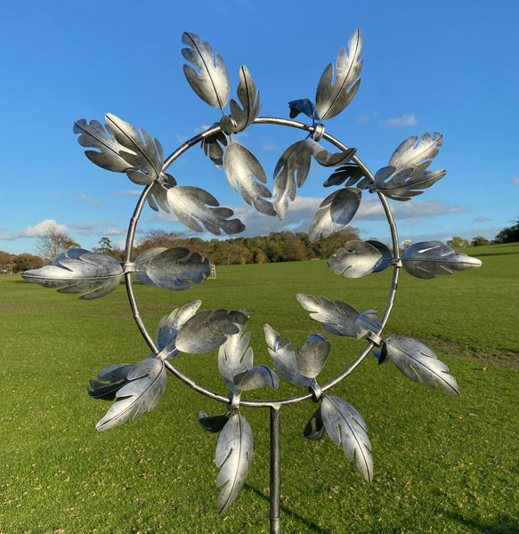 Spinner de sculpture de vent de jardin d'argent de Richmond