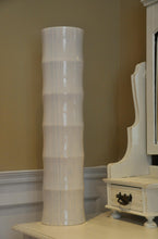Charger l&#39;image dans la galerie, Grand vase en bambou blanc 60cm vase de sol ou vase de table
