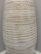 Laden Sie das Bild in den Galerie-Viewer, 60cm tall white washed with natural colourings handmade bamboo vase
