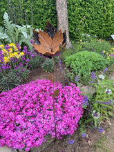 Afbeelding in Gallery-weergave laden, Handmade garden/outdoor tulip rustic with silver metal garden flower 95cm
